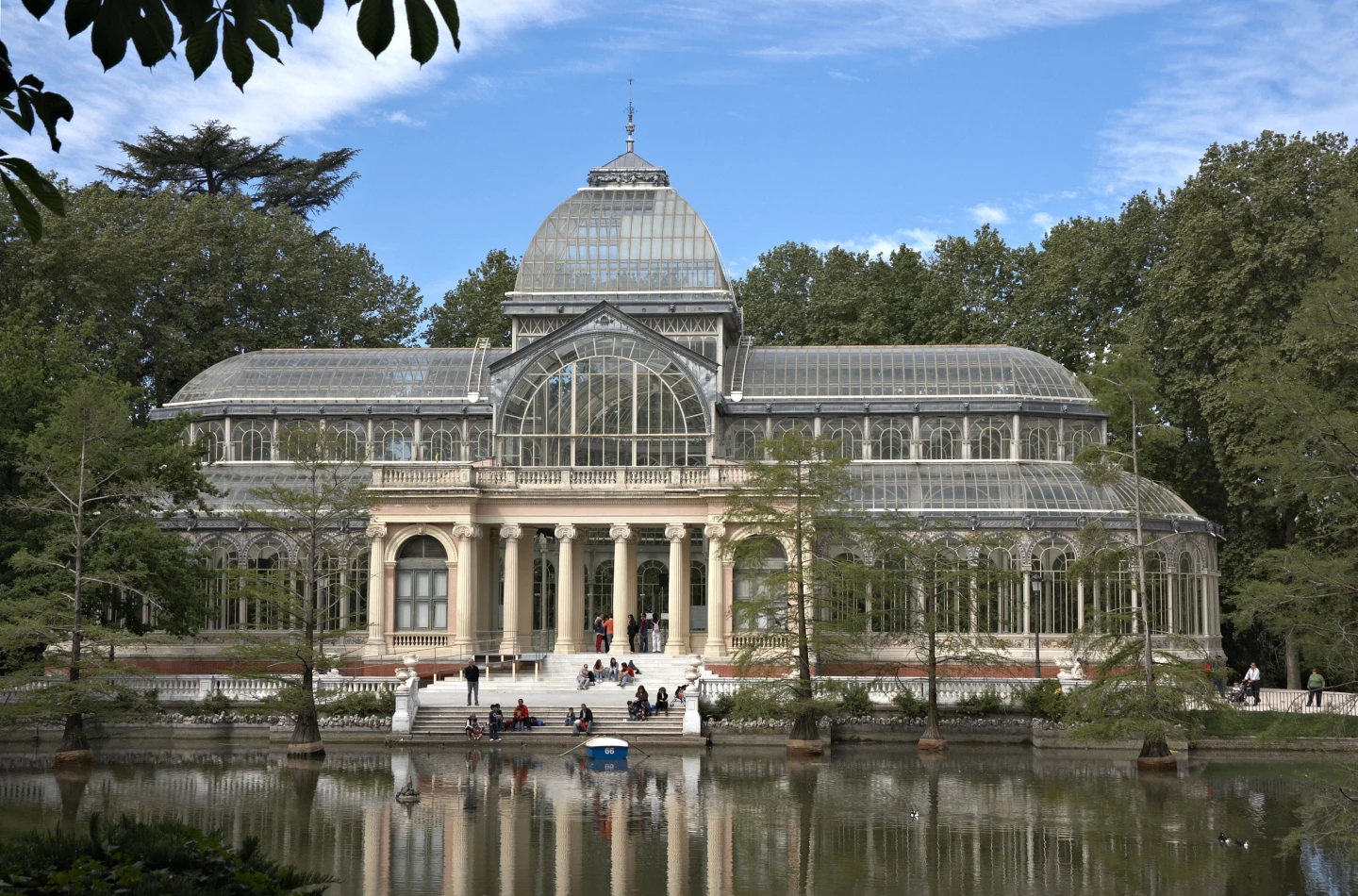 Palacio de Cristal del Museo Reina Sofía, junto al estanque del Retiro